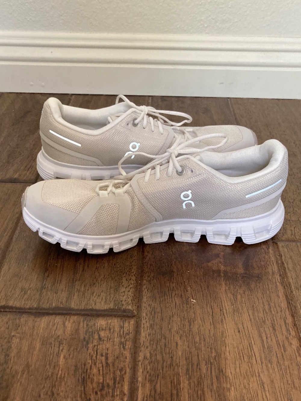 ON Running Cloud 6 Women's Shoes Pearl/White Sz 9 Athletic Comfort Travel - Picture 3 of 9